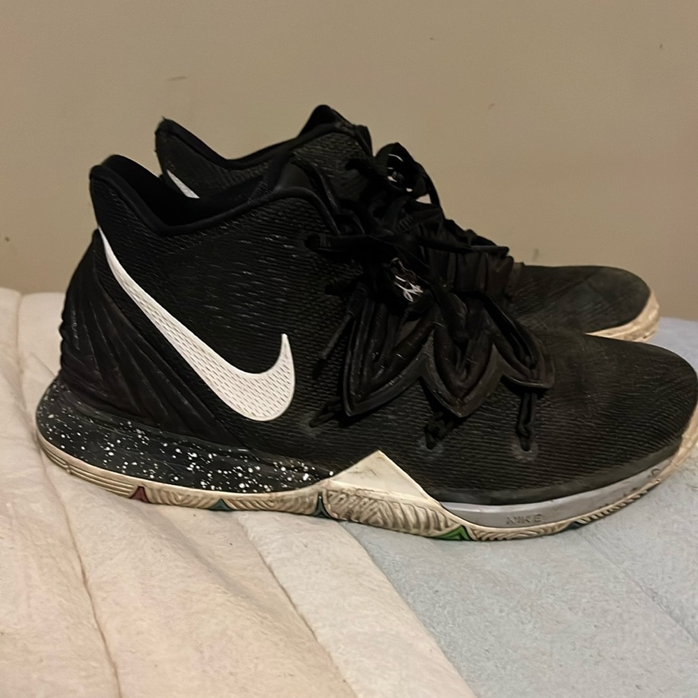 Kyrie size 7 good condition